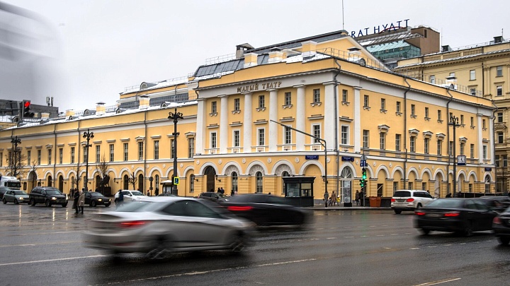 Малый театр попросил заранее распечатывать билеты из-за проблем со связью