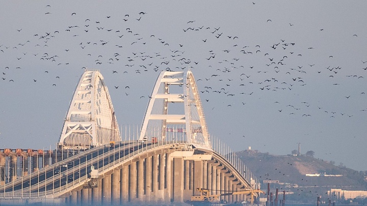 Движение по Крымскому мосту временно приостановлено