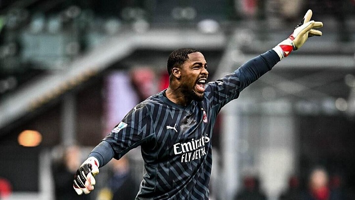 "Милан" продлил контракт с вратарем Меньяном