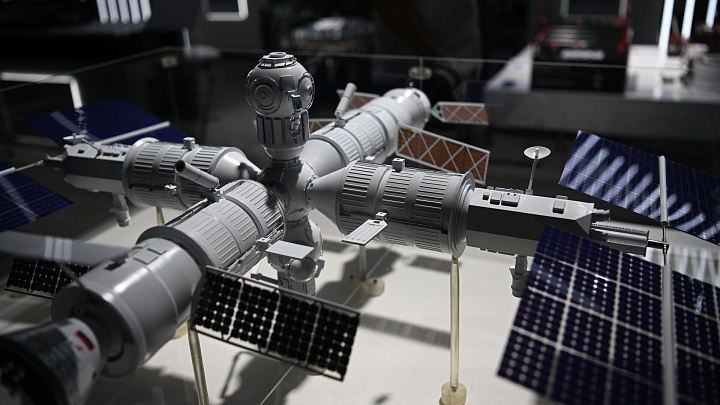 Мантуров рассказал детали размещения новой российской орбитальной станции