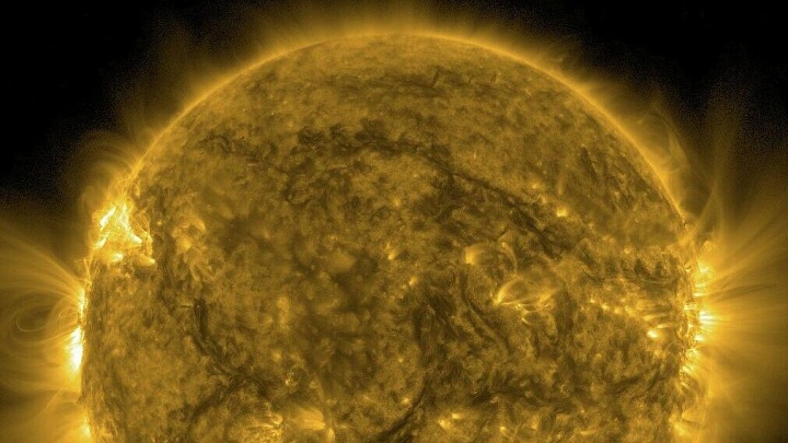 Ученые спрогнозировали активность вспышек на Солнце во вторник