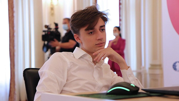 Дубов обыграл Синдарова на онлайн-турнире