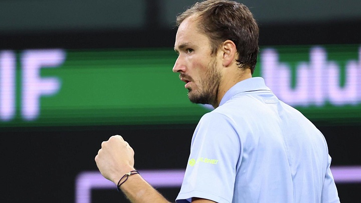 Медведев вышел в четвертый круг грунтового турнира в Мадриде